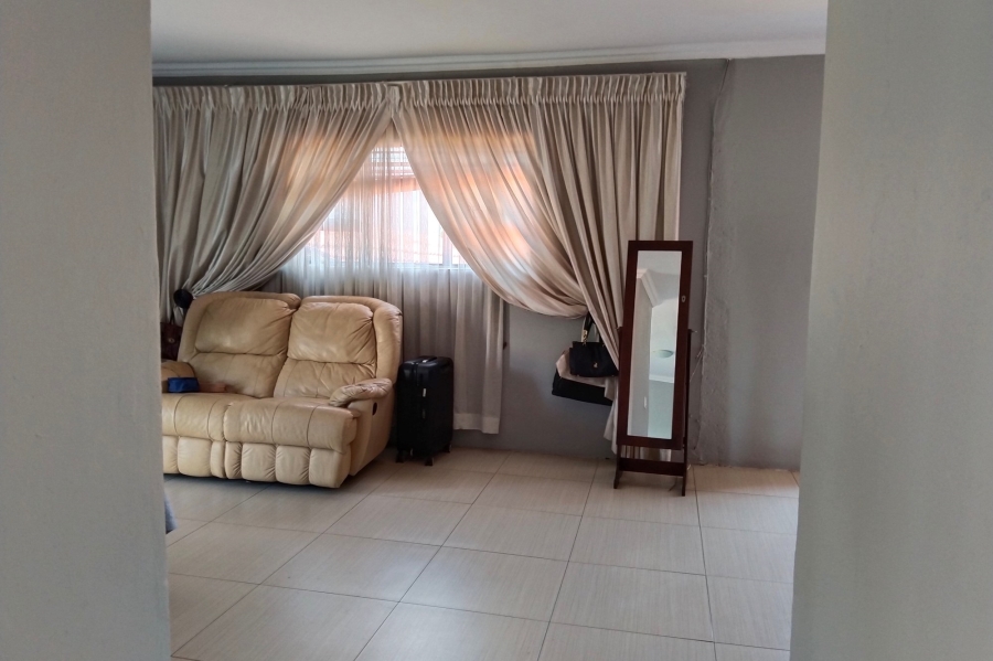 5 Bedroom Property for Sale in Birdwood Estate North West